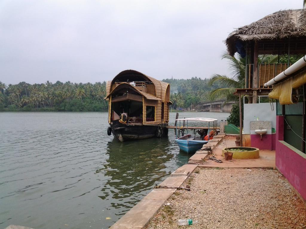 Hotel La Mirban Varkala Esterno foto